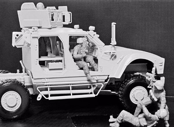 1/35 scale model MasterBox Man Down! US Modern Army, Middle East, Present day