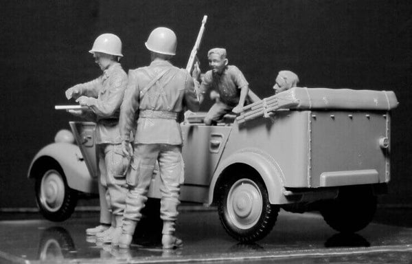 1/35 scale model MasterBox Hitching a Ride, US Paratrooper and Civilians