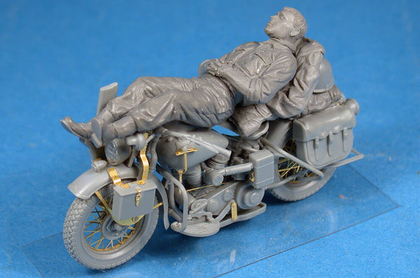 1/35 scale model Miniart Rest on Motorcycle