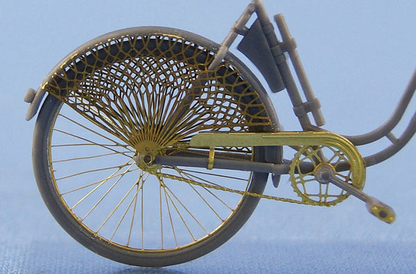 1/35 scale model MasterBox Frau Müller, Woman & Women's Bicycle, Europe WWII Era