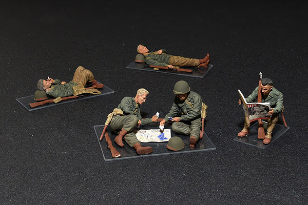 1/35 scale model Miniart U.S. Soldiers At Rest