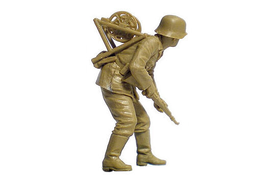 1/35 scale model MasterBox German Signals Personnel, Stalingrad, Summer 1942