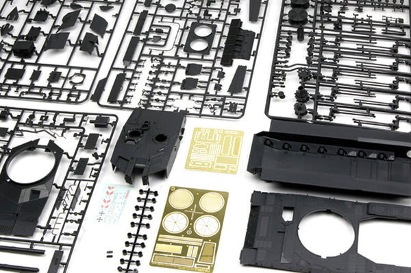 1/35 scale model Meng German MBT Leopard 2A7