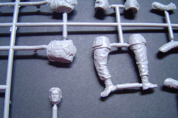 1/35 scale model MasterBox German Captives, 1944