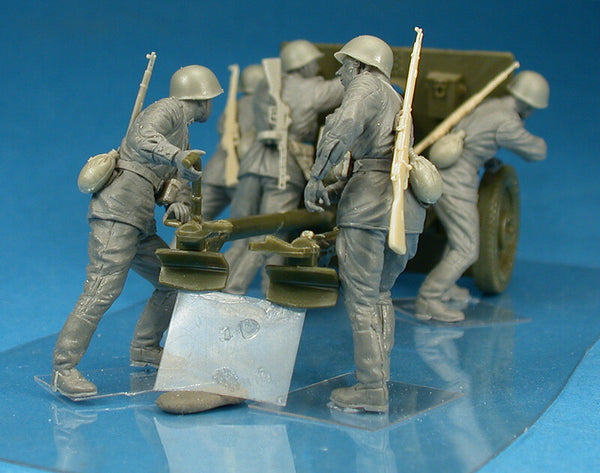 1/35 scale model Miniart Soviet Artillery Crew on Maneuvere