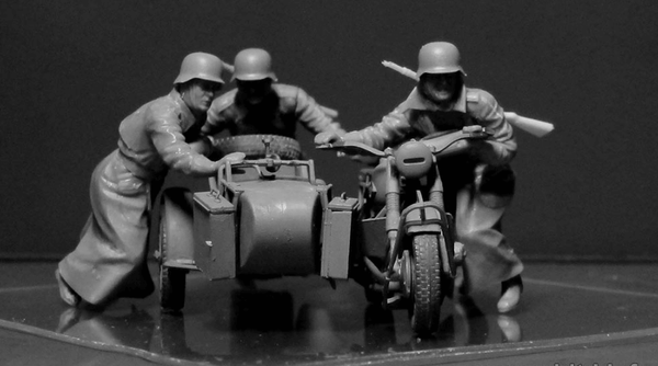 MasterBox 1/35 - German Motorcyclists, WWII era
