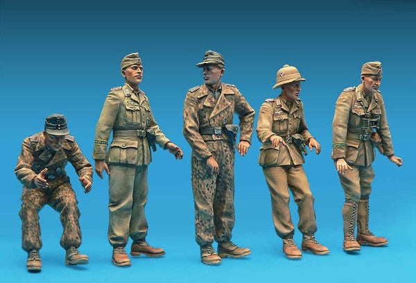 1/35 scale model Miniart German Armoured Car Crew WWII Plastic figures 35072