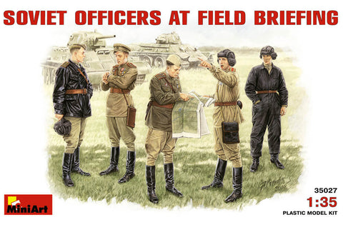 Miniart 1/35 scale model figure Soviet officers at field briefing