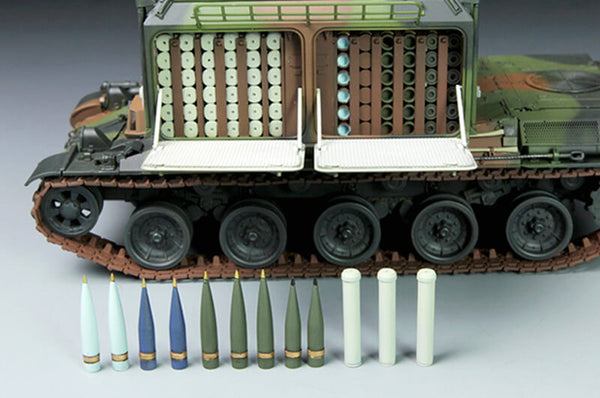 1/35 scale model Meng French AUF1 155mm Self-Propelled Howitzer