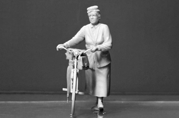 1/35 scale model MasterBox Frau Müller, Woman & Women's Bicycle, Europe WWII Era
