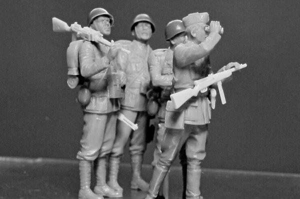 1/35 scale model MasterBox Italian Military Men WWII Era