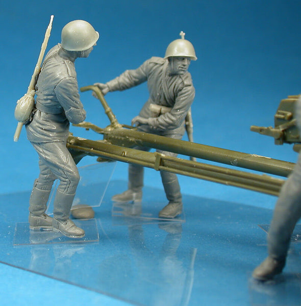 1/35 scale model Miniart Soviet Artillery Crew on Maneuvere
