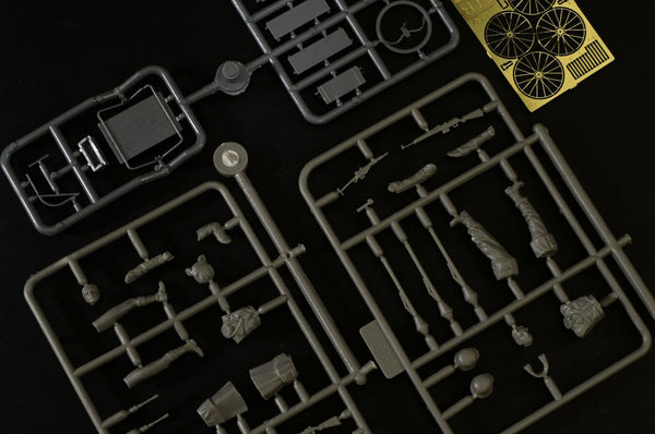 1/35 scale model MasterBox Volkssturm, Ammunition to the Frontline