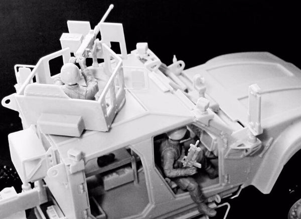 1/35 scale model MasterBox Man Down! US Modern Army, Middle East, Present day