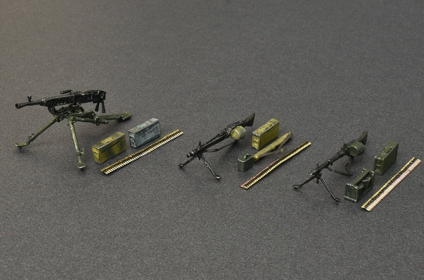 1/35 scale model Miniart German Machine Gun Set