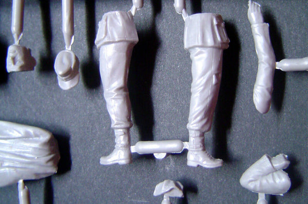 1/35 scale model MasterBox German Captives, 1944
