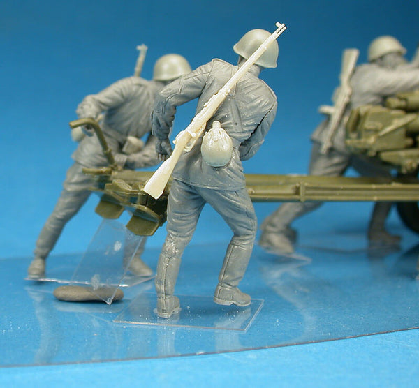 1/35 scale model Miniart Soviet Artillery Crew on Maneuvere