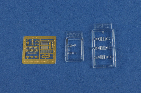 1/35 scale model Hobby Boss German Pz. Kpfw. IV Ausf. C tank Panzer