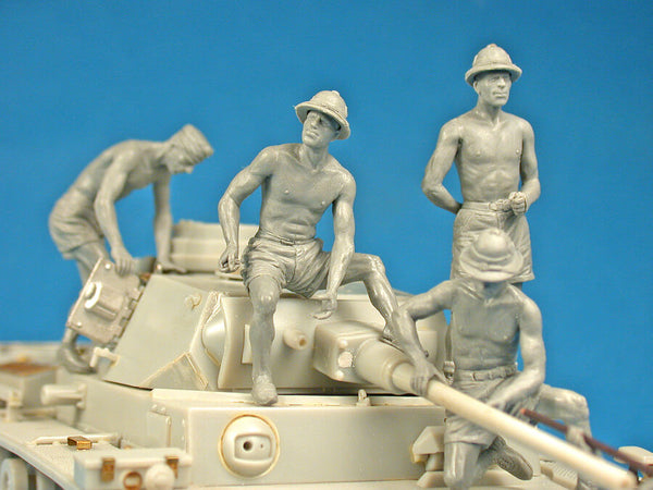 1/35 scale Miniart German Tank Crew Afrika Korps