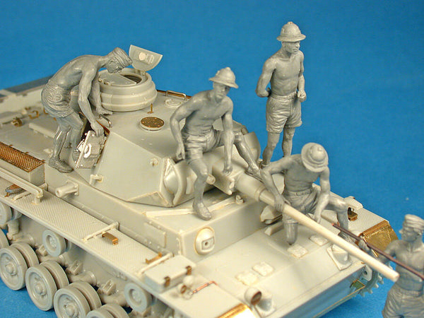 1/35 scale Miniart German Tank Crew Afrika Korps