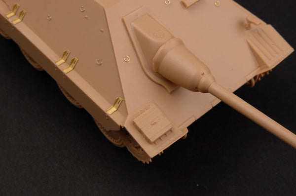 1/35 scale Trumpeter German Jagdpanzer 38(t) Hetzer STARR