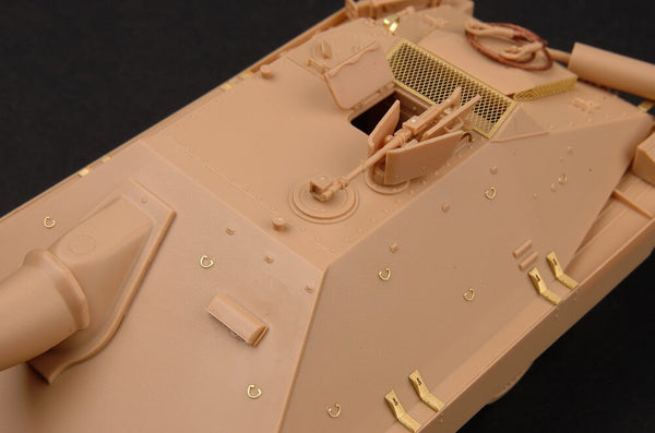 1/35 scale Trumpeter German Jagdpanzer 38(t) Hetzer STARR