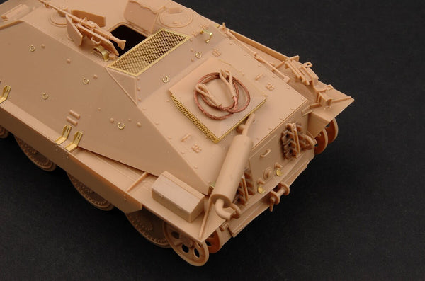 1/35 scale Trumpeter German Jagdpanzer 38(t) Hetzer STARR