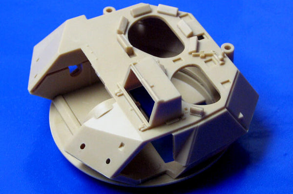 1/35 scale model Academy M2A2 Bradley Iraq 2003