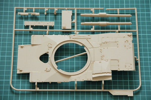 1/35 scale model Meng US Main Battle Tank M1A2 SEP Abrams TUSK I TUSK II