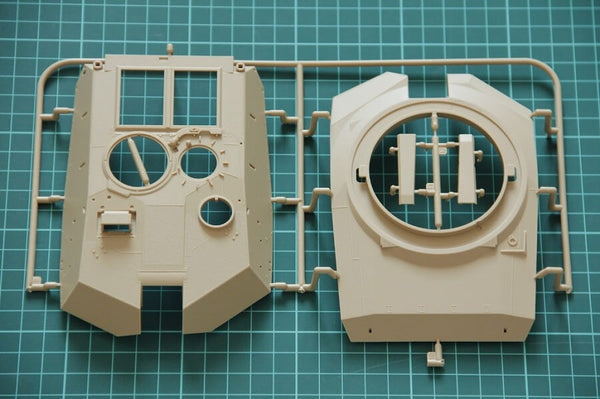 1/35 scale model Meng US Main Battle Tank M1A2 SEP Abrams TUSK I TUSK II