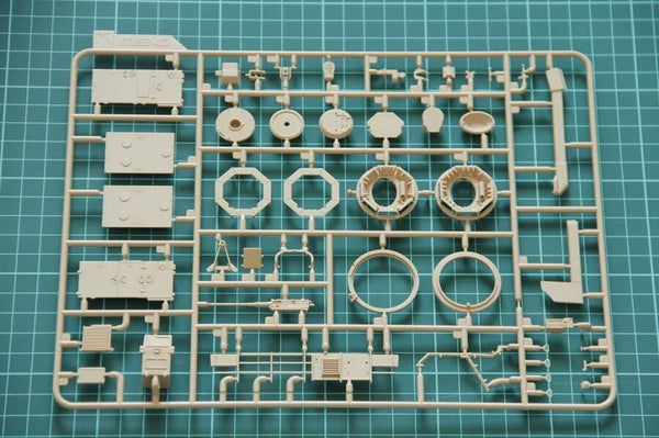 1/35 scale model Meng US Main Battle Tank M1A2 SEP Abrams TUSK I TUSK II