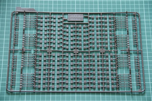 1/35 scale model Meng US Main Battle Tank M1A2 SEP Abrams TUSK I TUSK II