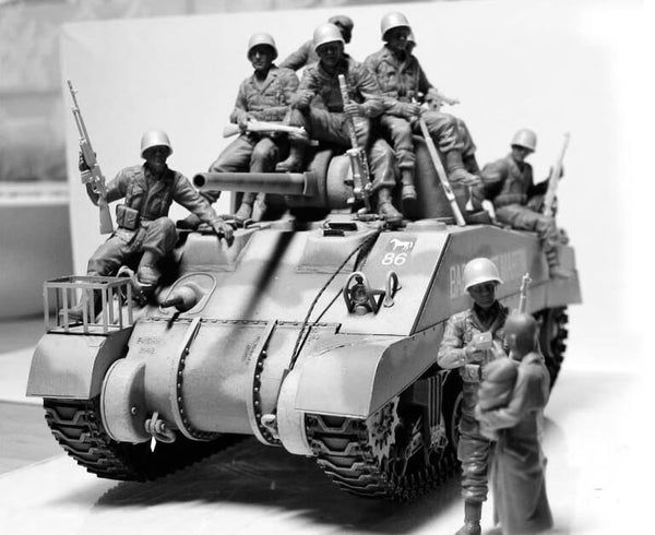 MasterBox 1/35 101st light company US Paratroopers British Tankman France 1944 Plastic Figure Model Kit 35164