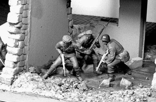 1/35 scale Master Box German Mountain Troops and Soviet Marines