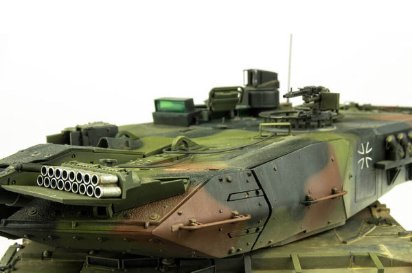 1/35 scale model Meng German MBT Leopard 2A7