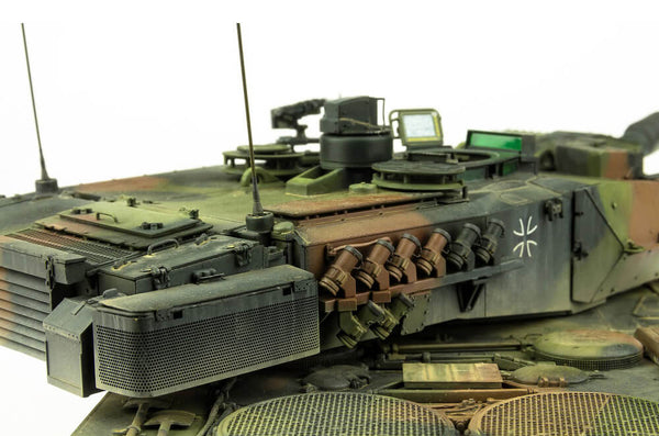1/35 scale model Meng German MBT Leopard 2A7
