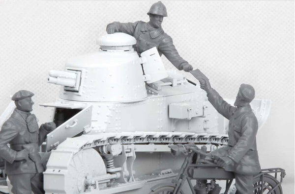 1/35 scale Meng Model French FT-17 Light Tank Crew and Orderly