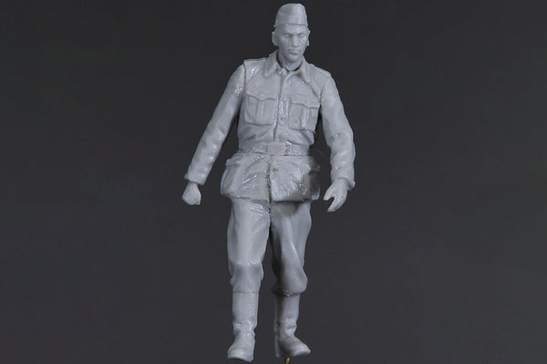 1/35 scale model Miniart German Artillery Crew (Special Edition)