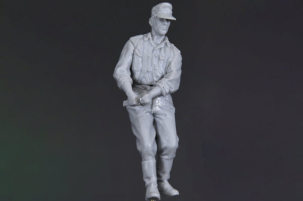 1/35 scale model Miniart German Artillery Crew (Special Edition)