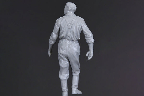 1/35 scale model Miniart German Artillery Crew (Special Edition)