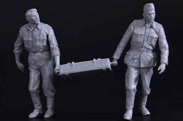 1/35 scale model Miniart German Artillery Crew (Special Edition)