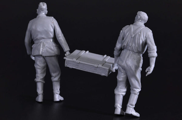 1/35 scale model Miniart German Artillery Crew (Special Edition)