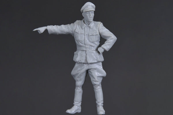 1/35 scale model Miniart German Artillery Crew (Special Edition)