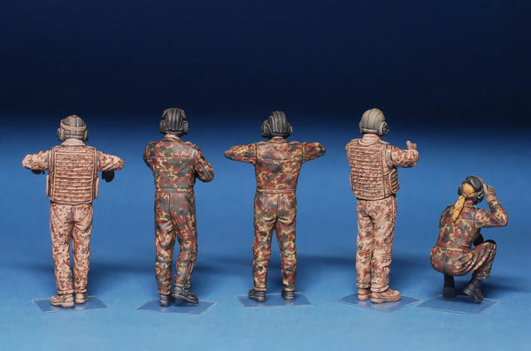 1/35 scale Miniart Bundeswehr Tank Crew