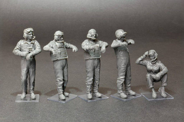 1/35 scale Miniart Bundeswehr Tank Crew