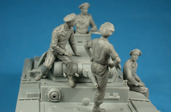 Miniart 1/35 scale German Tank Crew, France 1940