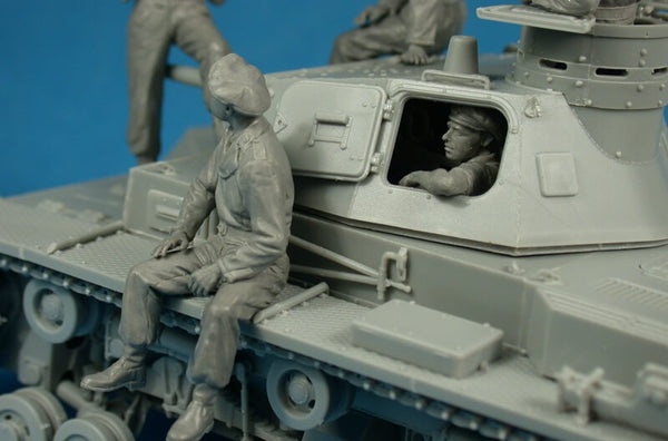 Miniart 1/35 scale German Tank Crew, France 1940