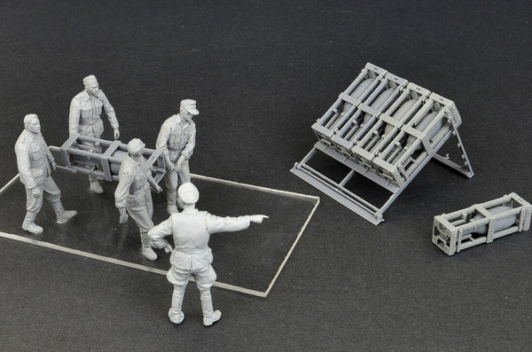1/35 scale Miniart Schweres Wurfgerät 40