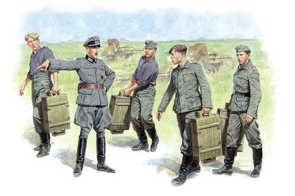 1/35 scale model Miniart German Artillery Crew (Special Edition)