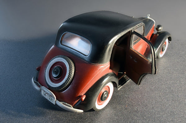 1/35 scale model Miniart German Passenger Car Type 170V 4 Doors